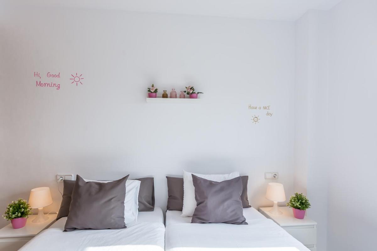 Andaluz Apartments Mar De Нерха Стая снимка